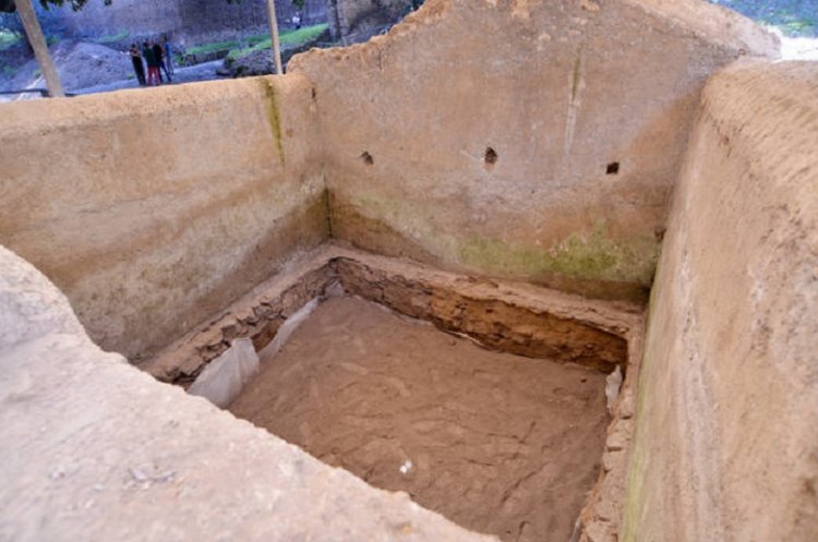 The tomb of Obellius Firmus, interior view
