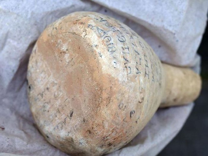 Another view of the inscription on the balsamarium. The vessel has been found in the main grave of the Great Burial Mound in Bulgaria’s Tatarevo. Photo: Parvomai.net