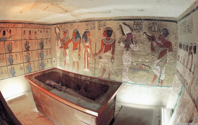 The final resting place of Tutankhamun. Could Nefertiti lie beyond that wall? © Jim Zuckerman/Corbis