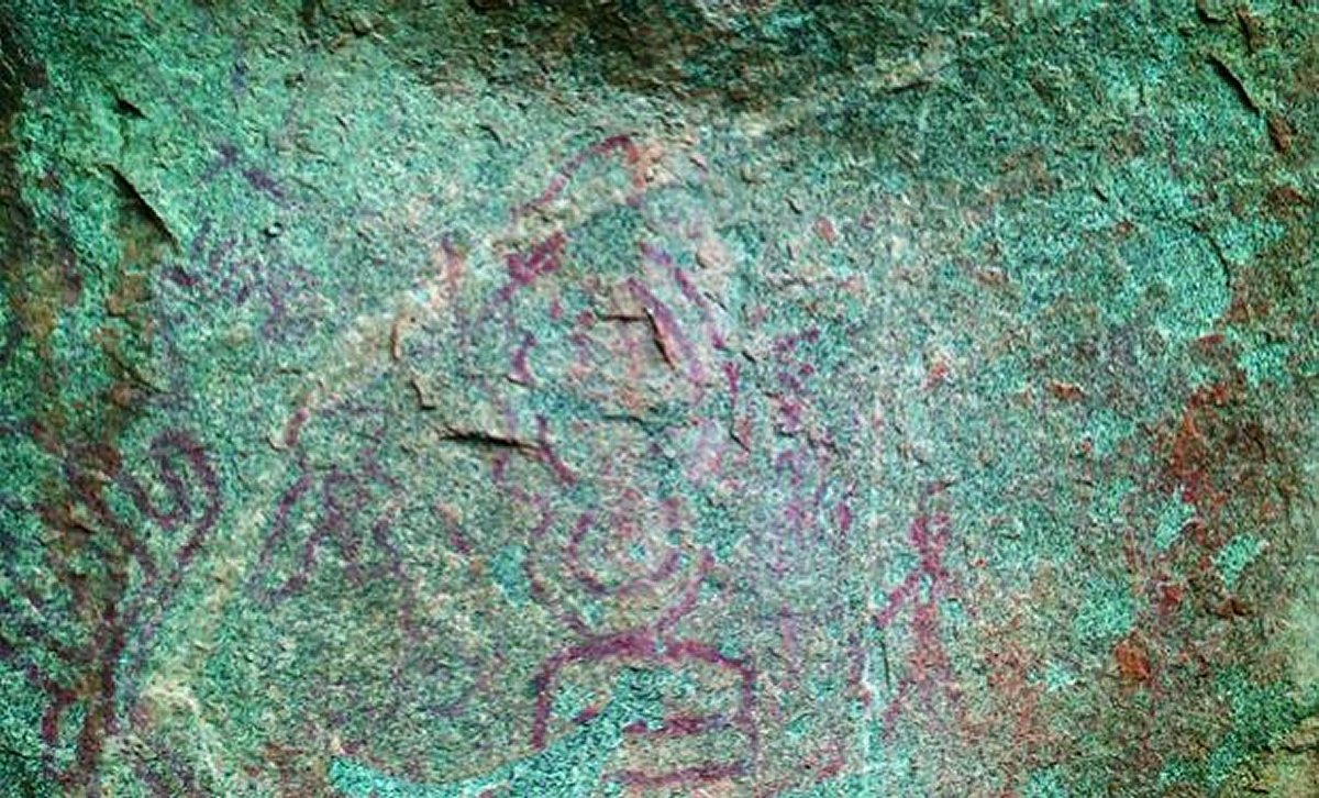 The rock art is datable to the period between 10000 – 8000 BC.