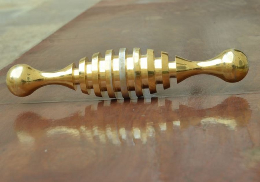 Ancient 8.5 kilo gold tool discovered in Jerusalem cemetery . (photo credit:Israel Antiquities Authority)