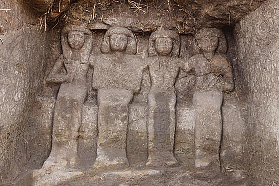 Neferkhewe and his family in chapel 31. Credits: Egypt's Ministry of Antiquities