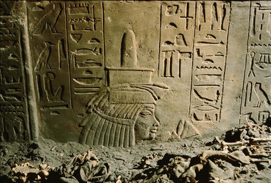 A relief depicting Maia wet nurse of Tutankhamun. Photo credits: P. Chapuis / MAFB © Hypogées