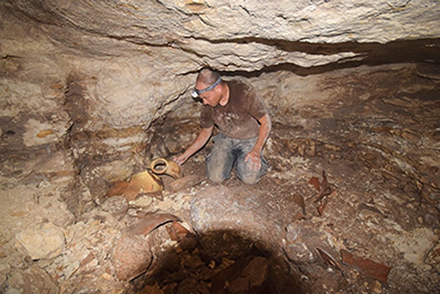 Inside the settlement, jars and cooking pots were discovered. These may have been used by Bar-Kokhba rebels. Photo: Assaf Peretz, courtesy of the Israel Antiquities Authority.(via Biblical Archaeology)