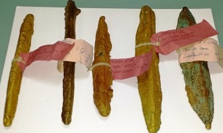 Ingots of orichalcum found in the shipwreck. Image via Accénto.it