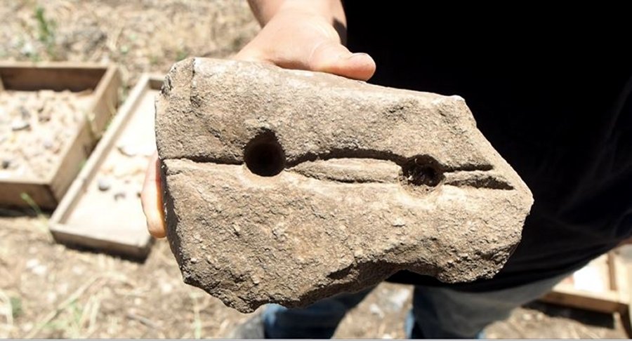 Evidence of producing fire in the region, in the form of ash and charcoal, already exists from the Old Stone Age – about 800,000 years ago; burnt seeds and flint chips were exposed at Gesher Bnot Ya'akov in the north of the country. Image: Israel Antiquities Authority