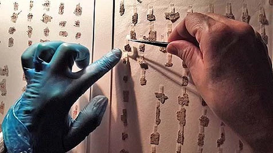 Thousands of the ancient scrolls fragments from the conservation table to the virtual table. (Photo by Israel Antiquities Authority)