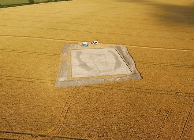Prehistoric House Of The Dead Discovered In Wiltshire – Is This The Burial Place Of Ancestors Of Stonehenge Builders?