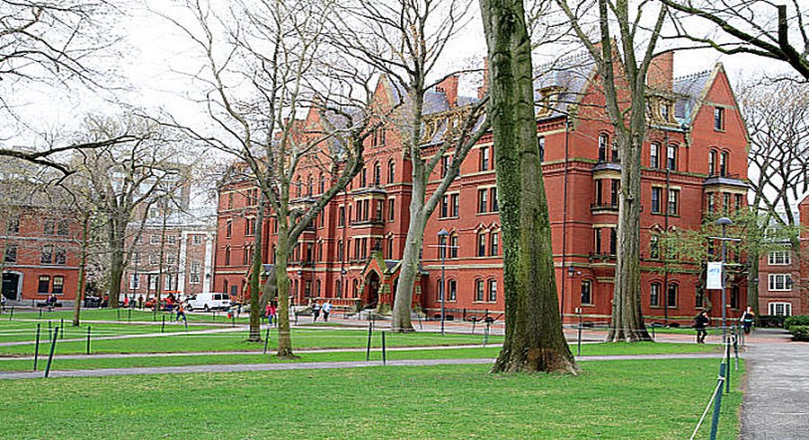 Currently, Harvard University enrolls 17,000 students in regular enrollment and another 30,000 students in non-degree courses.