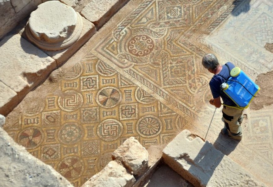 Mosaic floor of a late antique church in Doliche © Forschungsstelle Asia Minor