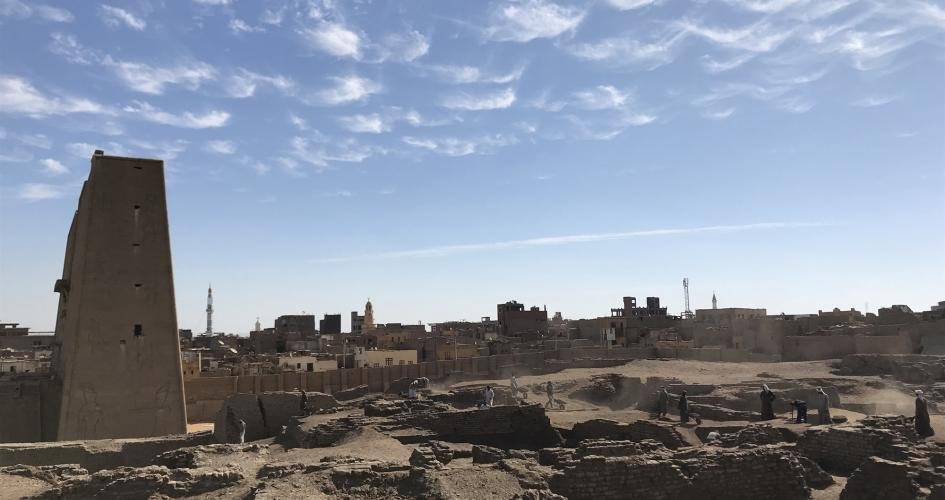 The excavation site at Tell Edfu (with the temple of Horus and the modern town of Edfu in the background). Photo byG. Marouard