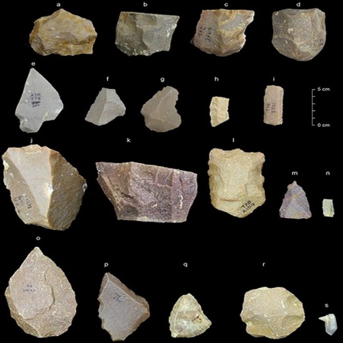 This image provided by the Sharma Centre for Heritage Education, India in January 2018 shows a sample of artifacts from the Middle Palaeolithic era found at the Attirampakkam archaeological site in southern India (Photo: AP via Daily Sabah