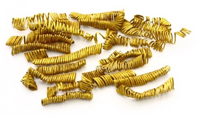 The golden spirals are each approximately 3cm long and weigh 0.1 grams each. Photo: Vestsjællands Museum