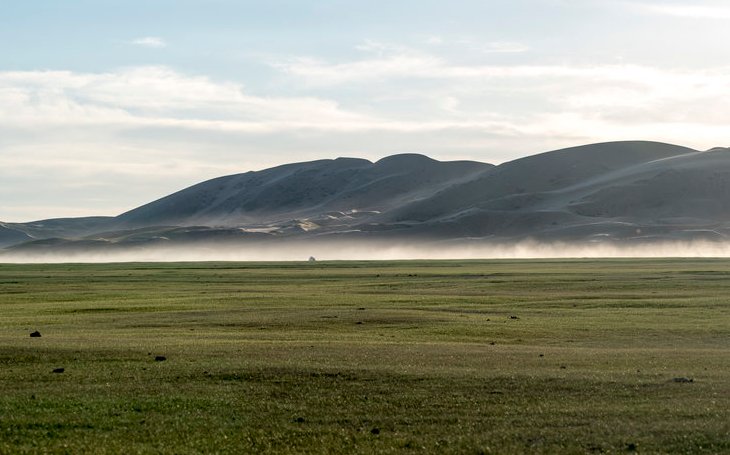The sand dunes of Mongol Els jutting out of the steppe in Mongolia. Many of these desert barriers only appeared after the Last Glacial Maximum (~20,000 years ago). © Nils Vanwezer