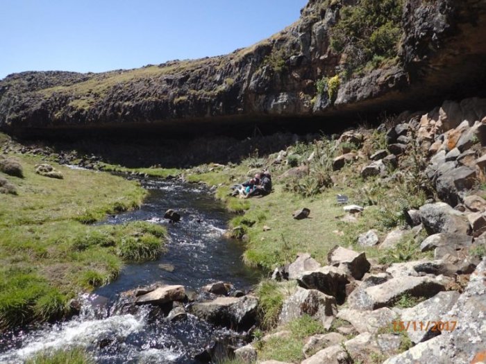 The Fincha Habera rock shelter in the Ethiopian Bale Mountains served as a residence for prehistoric hunter-gatherers. Foto: Götz Ossendorf