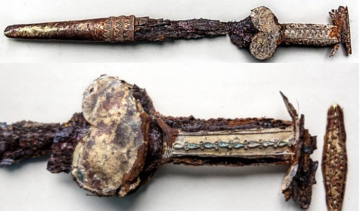 Akinakes - sword is decorated with gold covers, leaf sleeves, crosshairs and a cap for the edge.