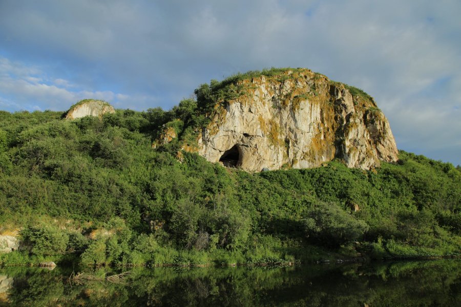 Chagyrskaya Cave in southern Siberia’s Altai Mountains. Credit: IAET
