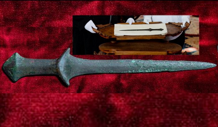 The sword traveled from Trebizond to Venice in the second half of the 19th century, a gift from Yervant Khorasandjian, an art dealer and collector.
