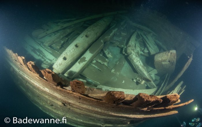The wreck reveals many of the characteristics of the fluit.Badewanne.fi