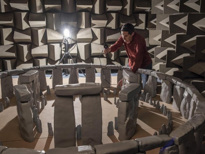 Ancient Sound Of Stones - Acoustic At Stonehenge Tested By Scientists