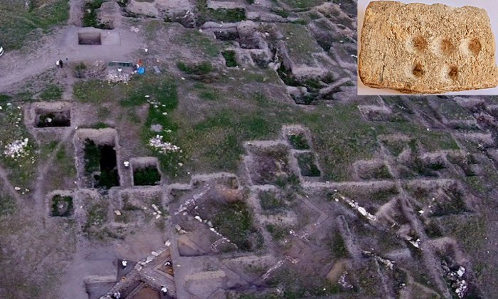 The 5,000-year-old paint palette unearthed in Eskişehir province's Seyitgazi district, northwestern Turkey.