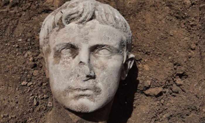The marble head of Augustus found in Isernia. COURTESY ARCHAEOLOGICAL SUPERINTENDENCE OF MOLISE