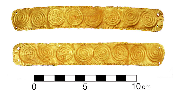 Stunning Gold Jewelry And Artifacts From The Time Of Nefertiti Found In Bronze Age Tombs In Cyprus