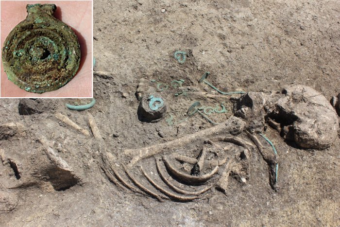 A Sensational Bronze Age Grave Of 20-Year-Old Elite Woman Found In Town Of Mány, Hungary