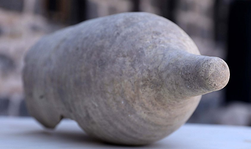 1,700-year-old amphora discovered during excavations at Diyarbakır Fortress, July 31, 2022. (AA Photo)