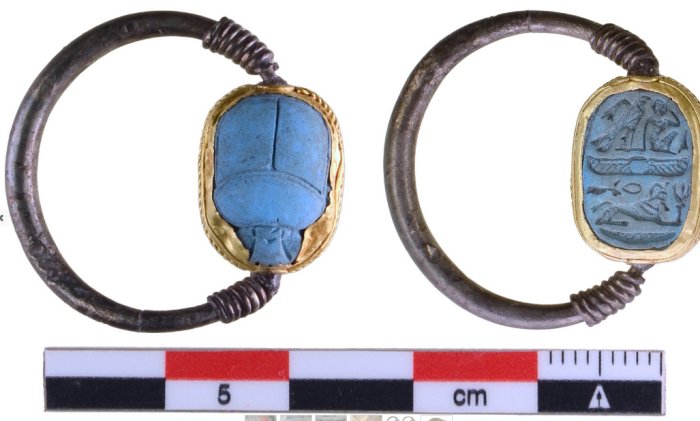Silver ring with faience seal in the shape of a scarab (7th – 6th century BC