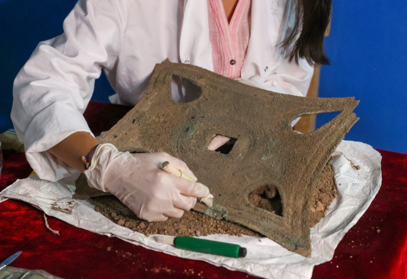 The ancient bronze wall plate unearthed in Ayanis Castle, Van, eastern Türkiye, Sept. 8, 2022. (AA)