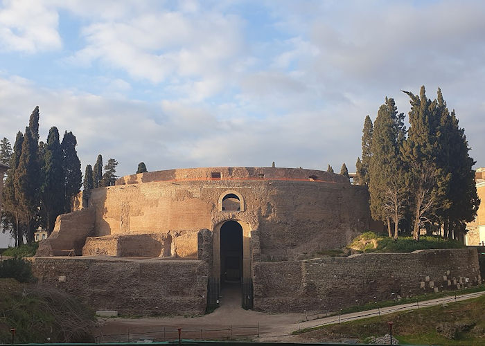 Why The Discovery Of Cleopatra's Tomb Would Rewrite History