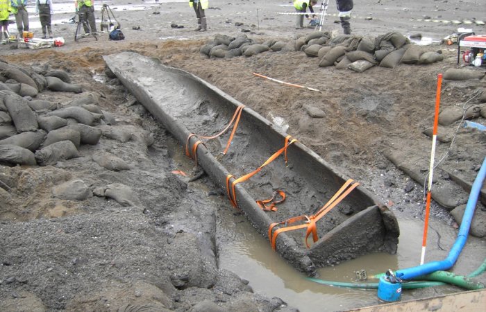 Unique 3,000-Year-Old Logboat Found In River Tay - On Display In Perth Again