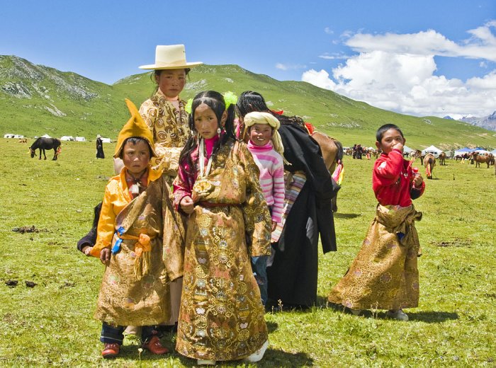 How Did Ancient Societies Form Social Bonds And Cultural Identities Across The Tibetan Plateau?