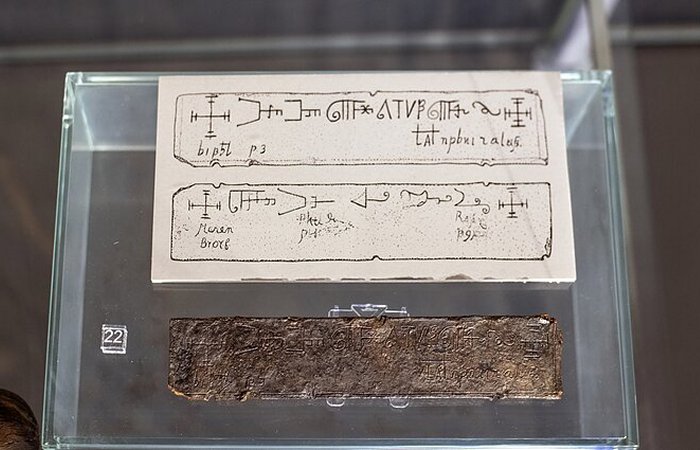 Mysterious Tablet With Unknown Script Found In Vilnius Castle Puzzles Scientists