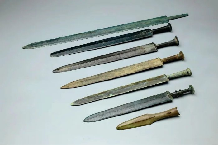 Well-Preserved Warring States Period Swords And Cultural Relics Discovered In Xiangyang, Hubei