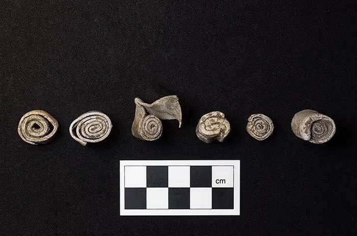 Roman Villa Full Of Miniature Votive Axes, Curse Tablets And Strange Artifacts Discovered In Oxfordshire