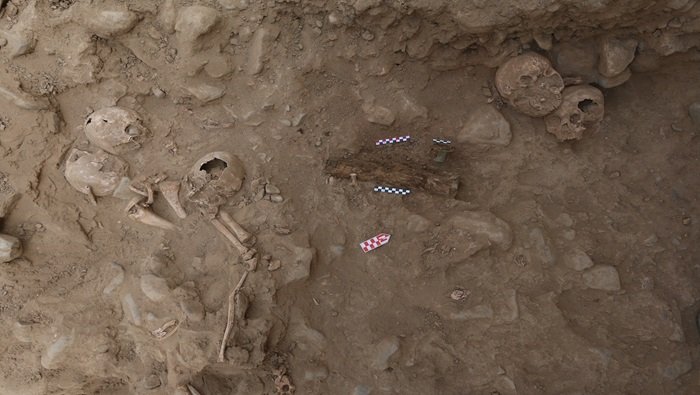 Human Remains And Ornaments Found In The Walled Complex Utzh An In Chan Chan, Peru