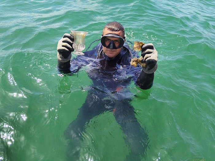 Underwater Archaeologists Retrieve Over 100 Magnificent Glass Objects at Chengene Skele Bay, Bulgaria