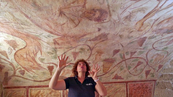 Never-Before-Seen Roman-Era Wall Paintings Discovered In Ashkelon Revealed To The Public For The First Time