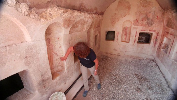 Never-Before-Seen Roman-Era Wall Paintings Discovered In Ashkelon Revealed To The Public For The First Time