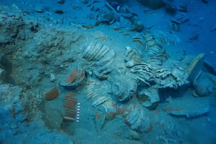 2,000-Year-Old Shipwreck With Trade Goods Found Off The Coast Of Kumluca