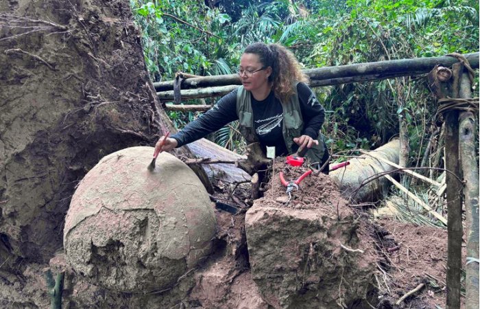Giant Thousand-Year-Old Urns Discovered In The Amazon City Of Fonte Boa