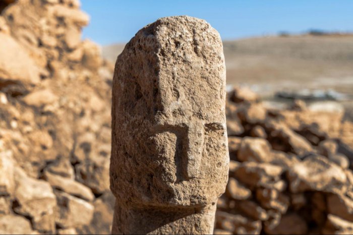 12,000-Year-Old Human Face Depicted On The T-Shaped Pillar - Discovery At Karahantepe, Turkiye
