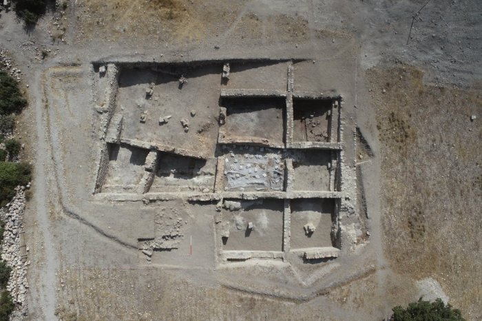 1,200-Year-Old Carbonized Bread Featuring A Rare Jesus Motif Discovered In Topraktepe, Türkiye