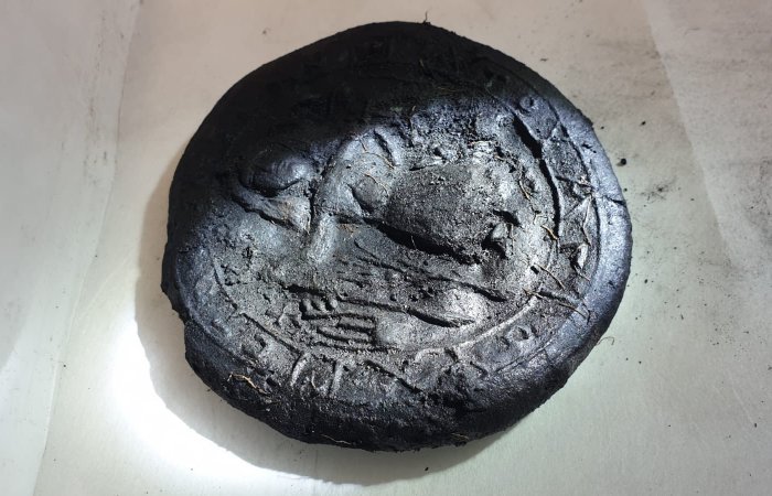 1,200-Year-Old Carbonized Bread Featuring A Rare Jesus Motif Discovered In Topraktepe, Türkiye