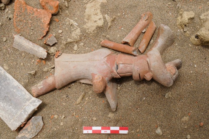 Ancient Astronomical Structure Predating The Solar Observatory Of Chankillo Discovered In Peru
