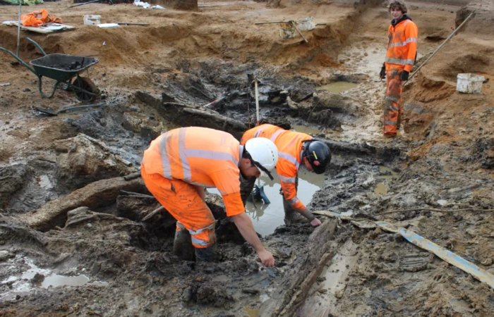 Large 3,500-Year-Old Timber Structure Discovered In Gloucester, UK