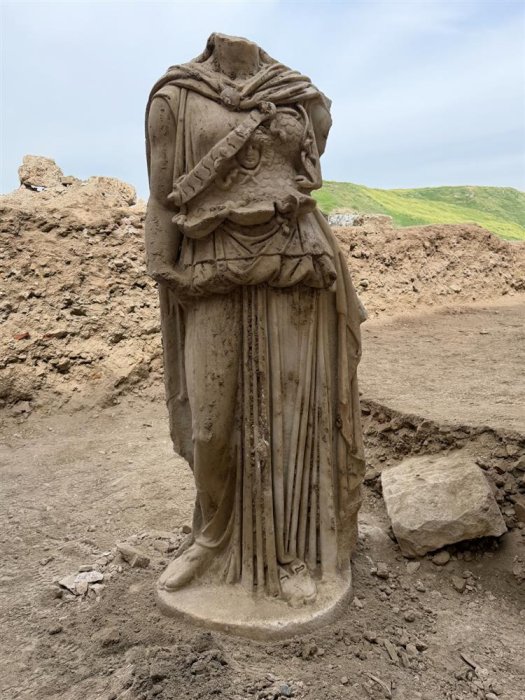 Magnificent 2-Meter Statue Of The Goddess Athena Wearing A Breastplate Decorated With Medusa Discovered In Laodikeia, Türkiye