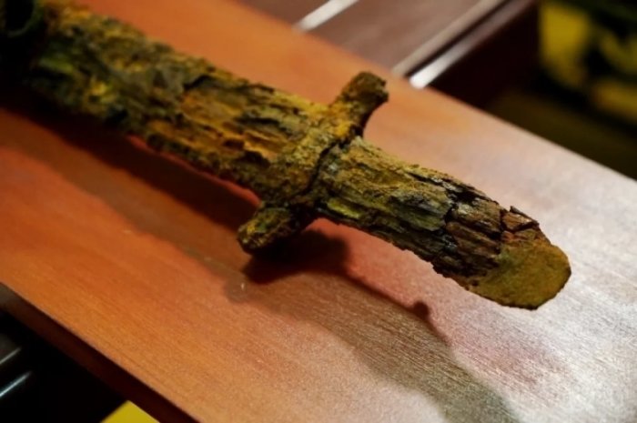 Giant 13th-Century Warrior's Saber Unearthed Near Astrakhan